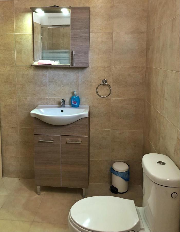 Apartment Blue Air 1minute From Sea, 15 Min From The Airport Artemis Center